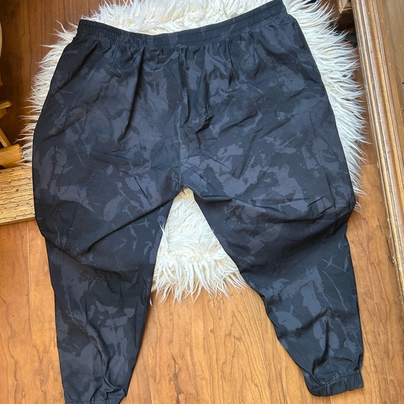 Mid-Rise StretchTech Joggers - Picture 4 of 5